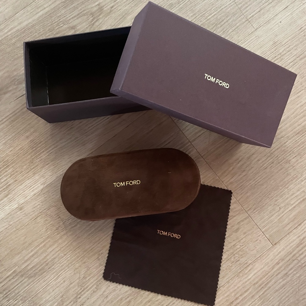 Tom Ford glasses case w/box 🤎